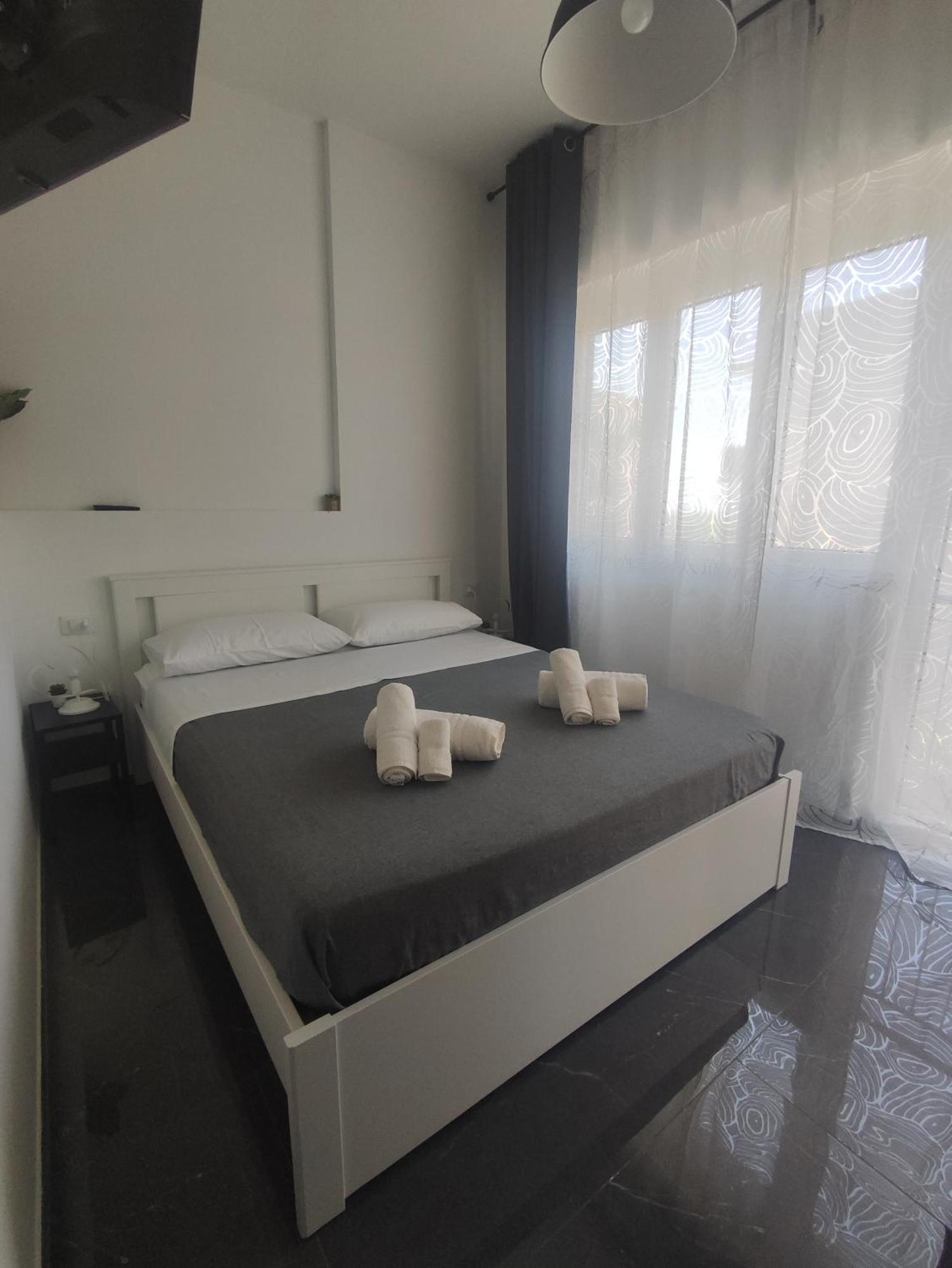 Oniria Suite - 100 Mt Dal Mare Terracina Exteriör bild